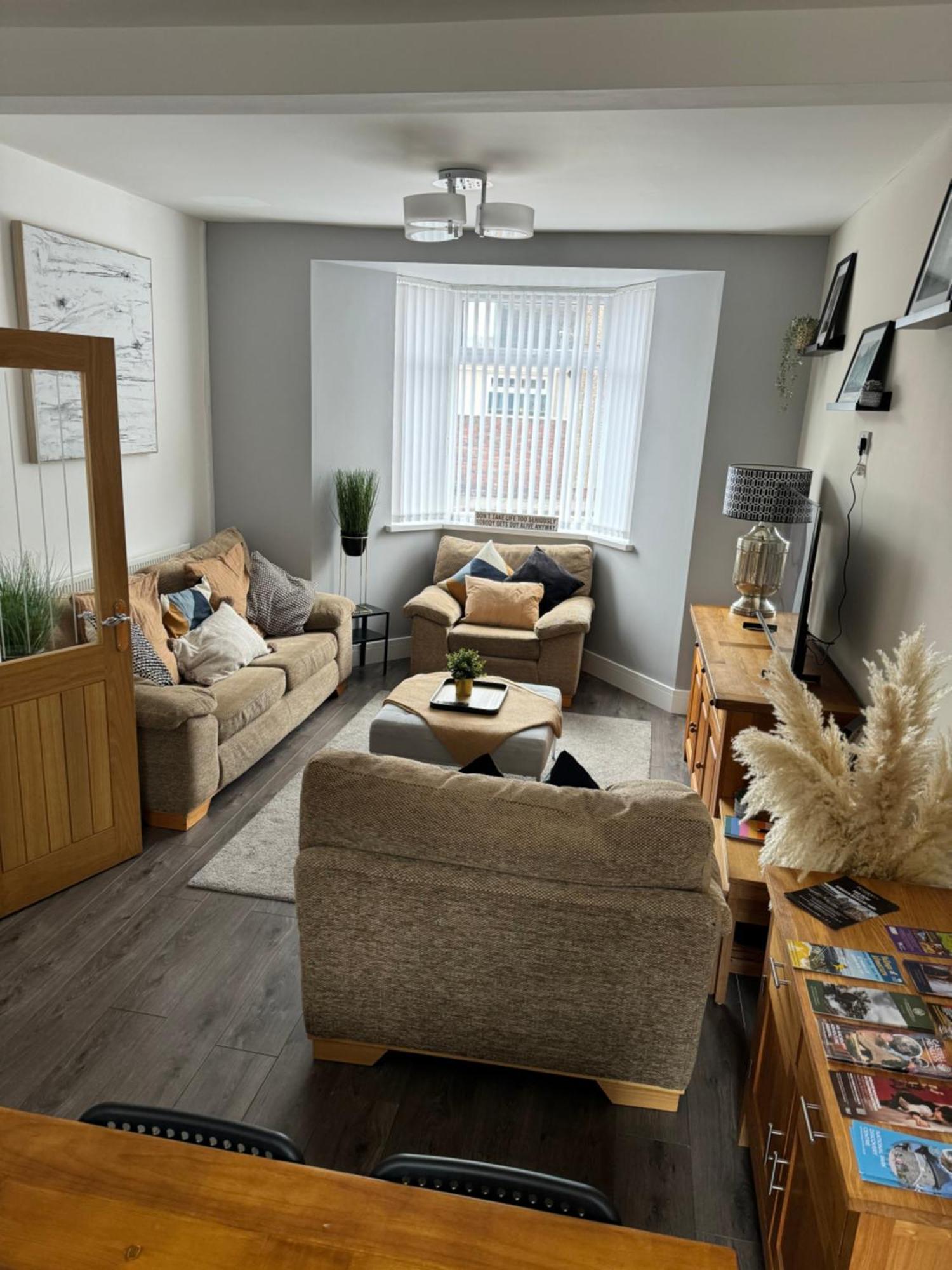 Modern, Spacious And Central Location Aberdare Luaran gambar