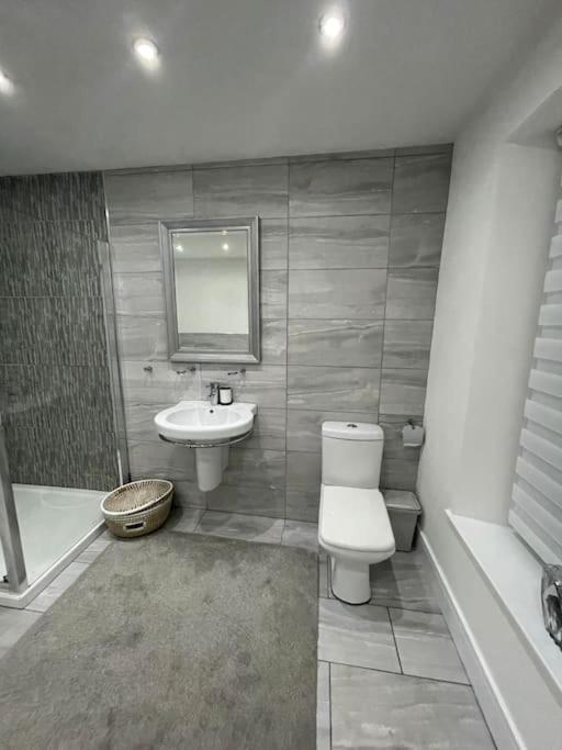 Modern, Spacious And Central Location Aberdare Luaran gambar