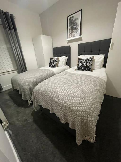 Modern, Spacious And Central Location Aberdare Luaran gambar