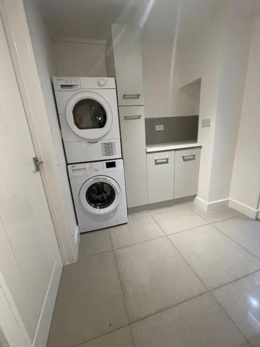 Modern, Spacious And Central Location Aberdare Luaran gambar