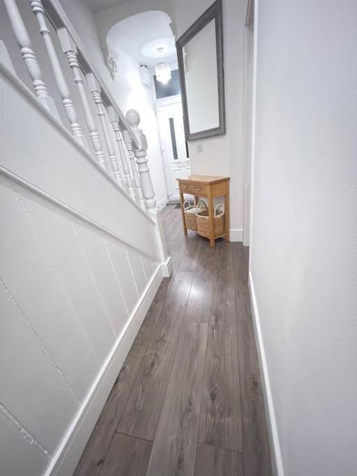 Modern, Spacious And Central Location Aberdare Luaran gambar