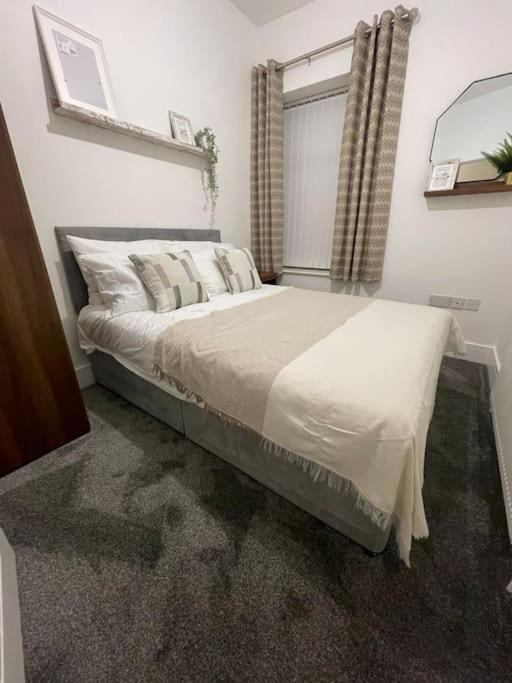 Modern, Spacious And Central Location Aberdare Luaran gambar