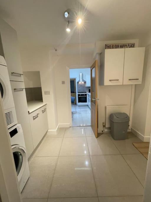Modern, Spacious And Central Location Aberdare Luaran gambar